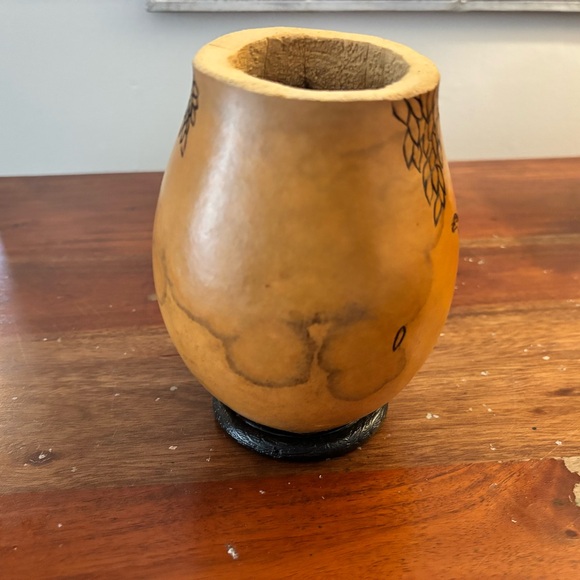 HAND CARVED SIGNED CAT SCRATCHING A TREE DESIGN GOURD ON STAND - Picture 3 of 9